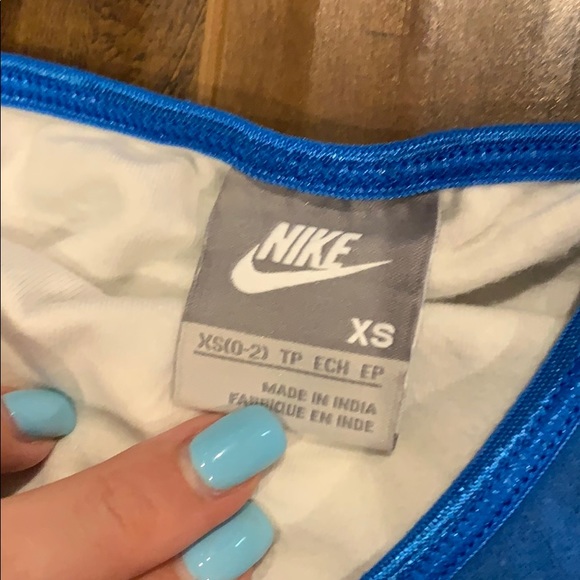 Nike top - Picture 3 of 3